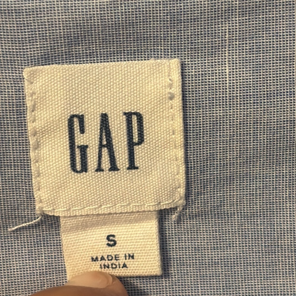 Blue shirt with dark blue floral embroidery from GAP - Picture 2 of 10